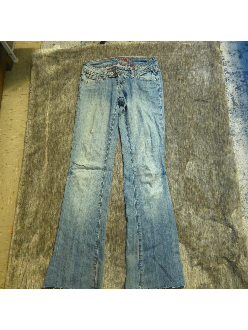 Zanadi Light Wash Flared Jeans with Studded Pocket Detail Size 1